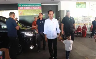 Usai Momong Jan Ethes di Transmart, Jokowi Kembali Jenguk La Lembah Manah