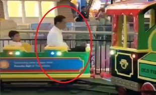 Jokowi Naik Kereta Mini Bareng Jan Ehtes, Netizen: Masa Kecil Kurang Bahagia, Pak?