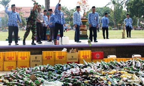 Di Jepara, HUT Korpri Diwarnai Pecah 3.322 Botol Minuman Beralkohol