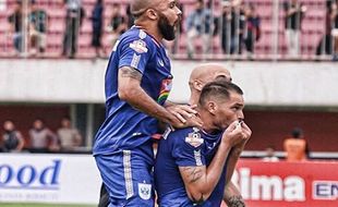 Jokri Kawal Gawang PSIS saat Laga Kontra Persib, Ini Susunan Pemainnya...