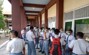 Kasus Covid-19 Karanganyar Masih Tinggi, KBM Tatap Muka SMK & SMA Belum Memungkinkan