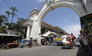 Solo Sepi, Pedagang Pasar Klewer Tutup Lebih Awal