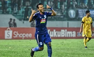 Diwarnai 3 Kartu Merah, PSIS Kalahkan Semen Padang 2-0