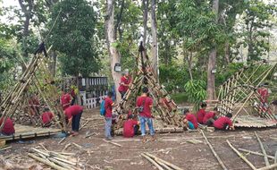 Puluhan Pelaku Wisata Desa di Madiun Dilatih Membuat Seni Instalasi Bambu