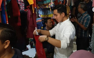 Gibran Rakabuming Beli Baju Anak Warna Merah dan Kuning, Simbol Apa?