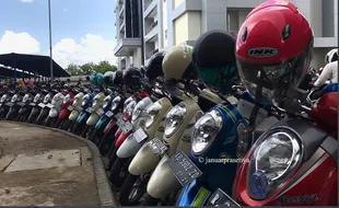 Juru Parkir Viral, Tata Parkir Motor Kampus UAD Jogja Seragam Honda Scoopy