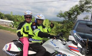 Bonceng Istri dengan Moge BMW, Kapolda Jateng Cek Jalur Selatan