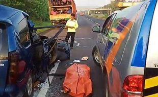 Bruukkk! Mobil vs Truk di Tol Cipali, 6 Orang Meninggal