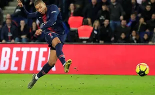 Hattrick Mbappe Sumbang Kemenangan PSG Saat Bekuk Barcelona 4-1