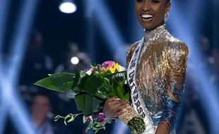 Keren! Wanita Kulit Hitam Afrika Selatan Menang Miss Universe 2019