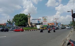 Tugu Kartasura Simpul Macet