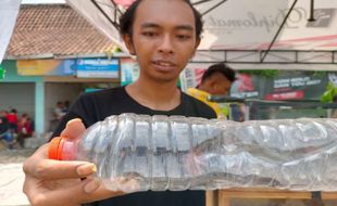 Sukarelawan Wonogiri Bagi-Bagi Tips Cegah Ular Masuk Rumah