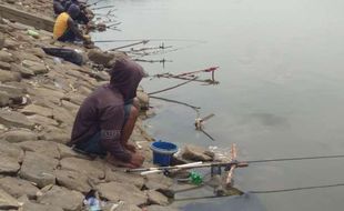 Air di Waduk Bade Boyolali Kian Tinggi, Pemancing Gembira