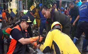 Anies Baswedan Tolak Tawaran Minum Saat Kerja Bakti: Nanti Saja, Kerja Dulu