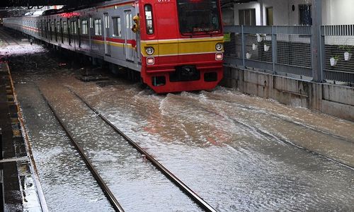 Banjir di Jakarta, Sepuluh KA yang Lewat Madiun Terlambat