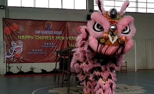 Pelajar SMP Kudus Sajikan Barongsai saat Sincia