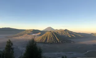 Gunung Semeru Meletus, Lumajang Diguyur Hujan Abu dengan Ketebalan hingga 3 Cm