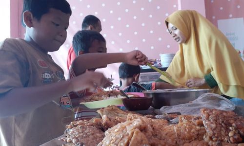 Inspiratif, Pasutri di Madiun Buka Rumah Makan Gratis Bagi Siapa Saja (Bagian 2-Habis)