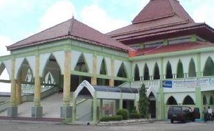 Mau Salat, Jemaah Kecele Masjid Agung Karanganyar Dibongkar