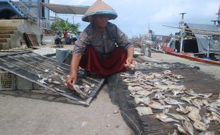 Kisah Nelayan Tambaklorok Semarang, Tak Melaut Karena Cuaca Hingga Terjerat Rentenir