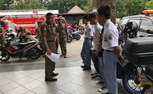 Nongkrong Saat Jam Sekolah, 5 Pelajar di Karanganyar Diciduk Satpol PP