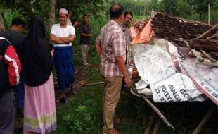 Tragis, Pria Ditemukan Tewas Tengkurap di Atas Istri Tertimpa Kandang Ayam