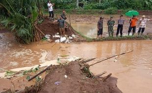 Tanggul Sungai Jebol, 2 Desa di Pati Terendam