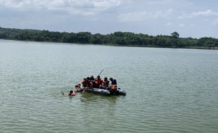 Pengelola Waduk Delingan Karanganyar Dilatih Selamatkan Korban Tenggelam