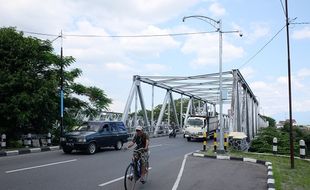 Besok, 3 Warga Buang Sampah di Jembatan Jurug Solo Disidang