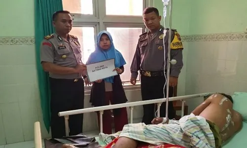 Korban Tersengat Listrik di Batang Disantuni Kapolsek