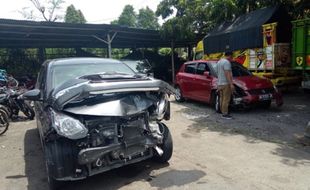 Kecelakaan Karambol di Jalan Jogja-Solo, 4 Mobil dan 2 Truk Ringsek