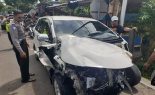 Terobos Perlintasan, Mobil Tertabrak KA Logawa di Nganjuk