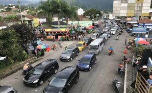 Buka Tawangmangu, Bupati Karanganyar Pakai Kearifan Lokal