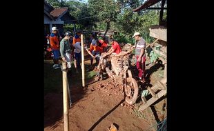 Talut Longsor Timpa Garasi Rumah di Karangtengah Wonogiri, 4 Motor Tertimbun