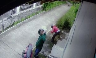 Celingak-Celinguk, Ini Rekaman CCTV Maling Kambing di Boyolali