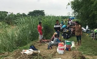 Ratusan Korban Banjir Demak Bertahan di Tanggul Sungai