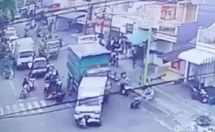 Video Kecelakaan Beruntun di Tulungagung Viral, Polisi Buru Truk Penabrak