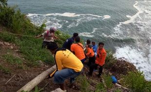 Jasad Korban Tenggelam di Kebumen Ditemukan di Gua Tebing Karangbolong