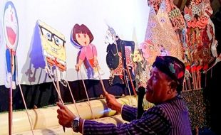 Ada Spongebob hingga Doraemon di Pentas Wayang Kulit Gresik, Ini Tujuannya