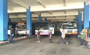 Kurangi Macet, Calon Penumpang Bus di Terminal Tirtonadi Diimbau Tunggu di Dropzone