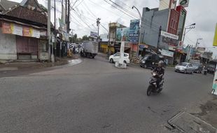 Tugu Lilin Jadi Jalur Pengalihan Arus Flyover Purwosari, Warga Minta Ini Ke Pemkot Solo