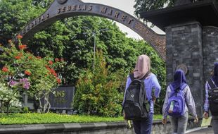 Wisuda UNS Solo: Luthfa Nugraheni Raih Gelar Doktor di Usia 31 Tahun