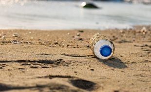 Berpotensi Raup Rp1,6 Triliun, Bisakah Cukai Plastik Kurangi Parahnya Polusi Laut?