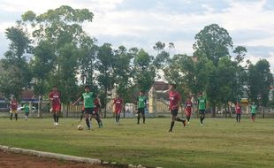 5 Neon Box di Lapangan Kota Barat Solo Ganggu Pemandangan