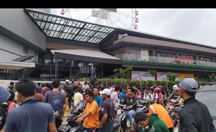 Digeruduk Massa karena Dituding Biang Banjir, AEON Mall Cakung Jaktim Tutup