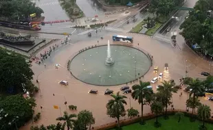 Penyebab Banjir Jakarta Selalu Terulang: Sampah dan Eksploitasi Air Tanah!