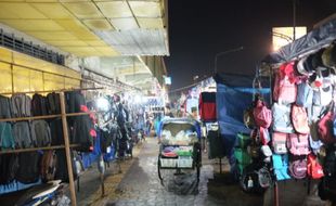 Malam Terakhir Distro Senggek Purwosari Solo, Pedagang: Semangat!