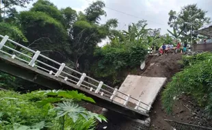 Diawali Suara Gemuruh, Jembatan Pusung Boyolali Ambruk