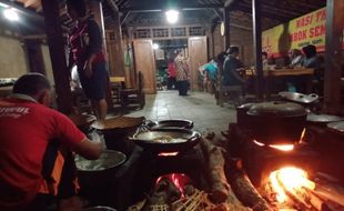 Warung Unik Nasi Tiwul Mbok Sembleng Wonogiri, Suasananya Khas Perdesaan Banget