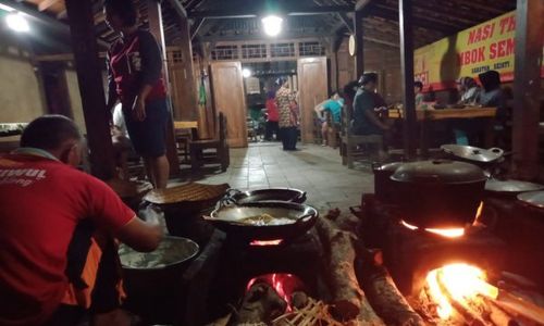 Warung Unik Nasi Tiwul Mbok Sembleng Wonogiri, Suasananya Khas Perdesaan Banget